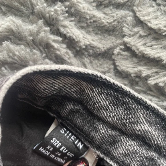 Distressed Jeans - Picture 5 of 5